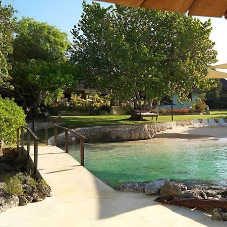 Amanoka Exclusive Villa With Private Beach & Gazebo Discovery Bay Exterior photo